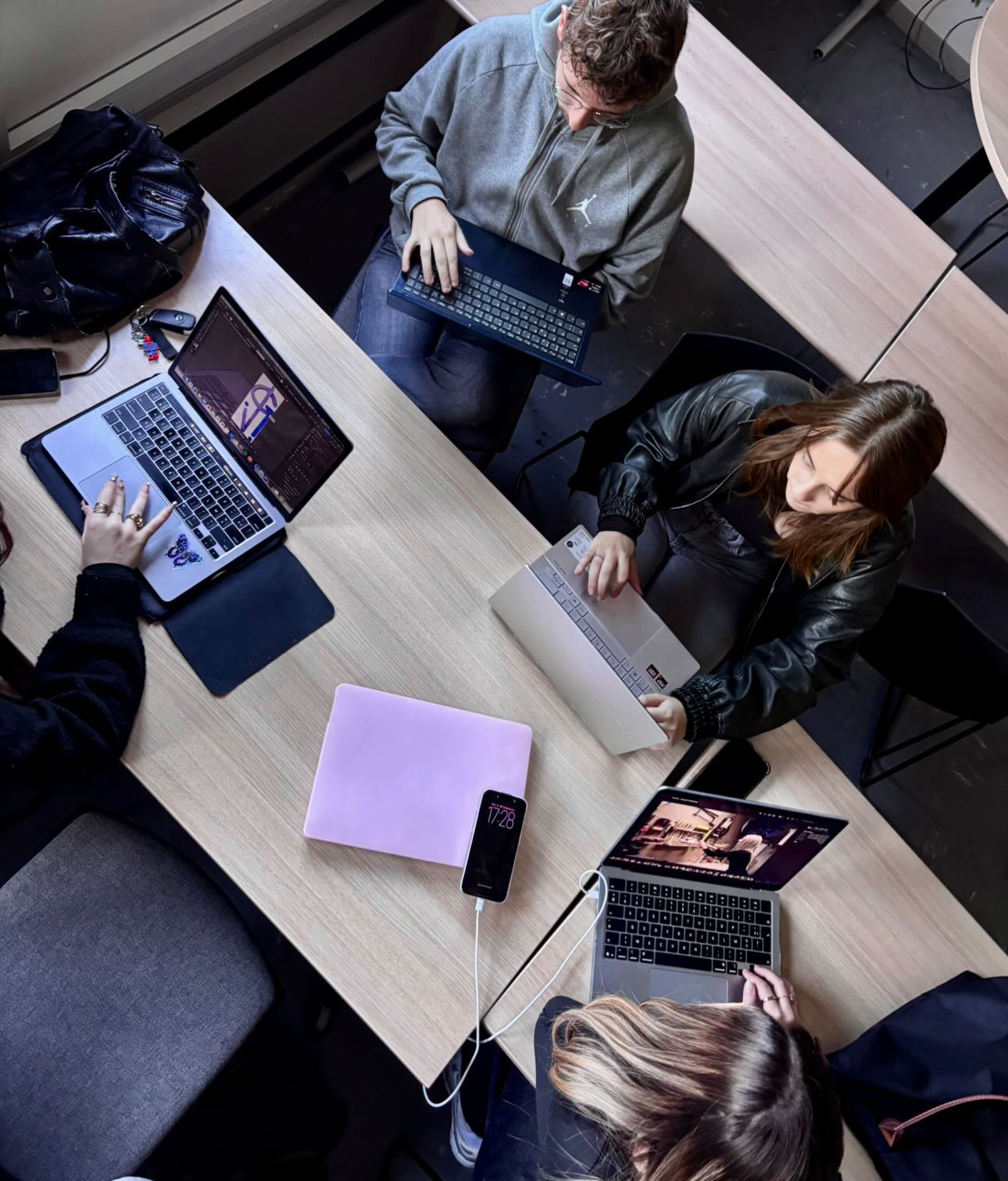 3AE7CE7E-6389-4762-8C7D-084779FCF188